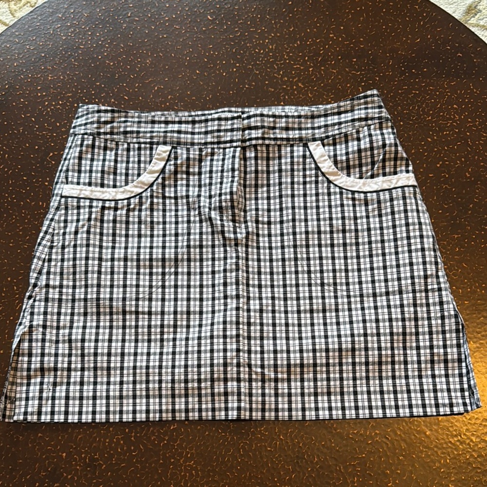 Izod Black and White Checkered Skort